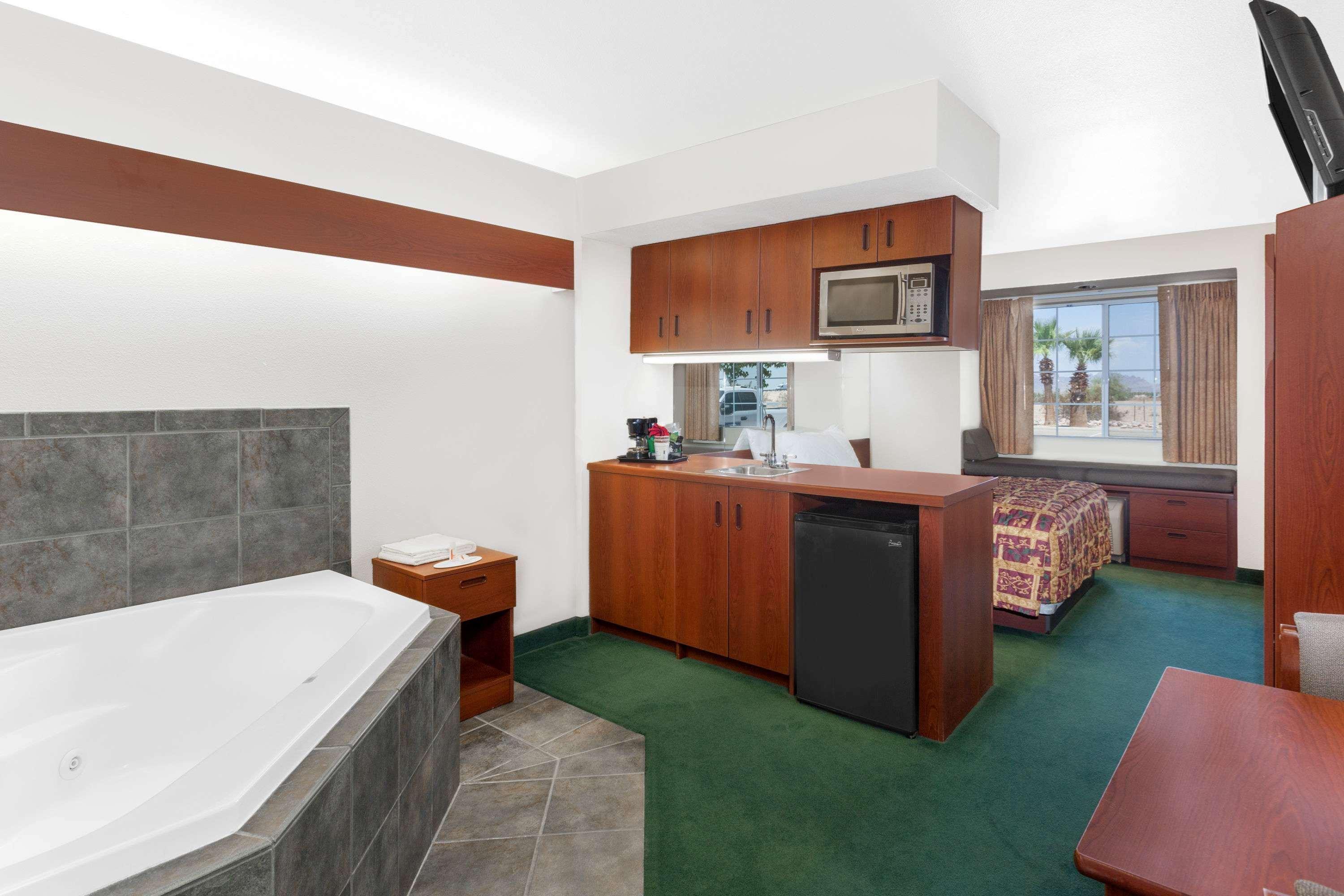 Microtel Inn & Suites By Wyndham Wellton Extérieur photo