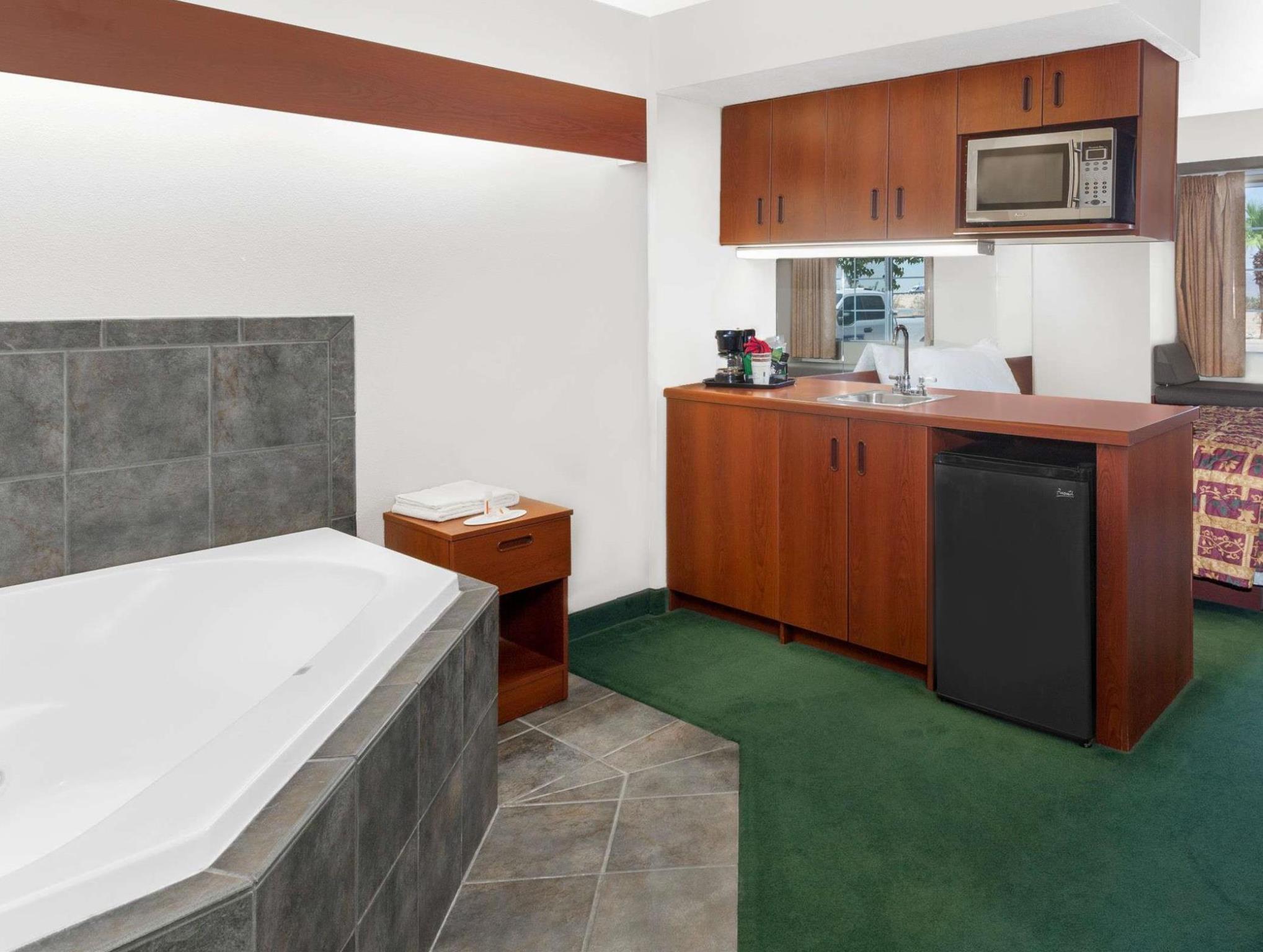 Microtel Inn & Suites By Wyndham Wellton Extérieur photo